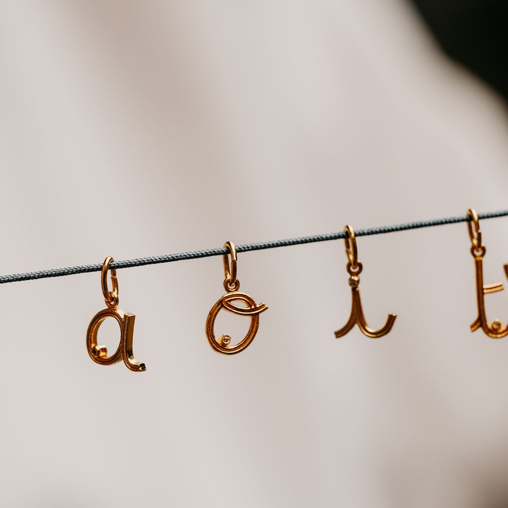 Hanger "Alphabet" (18k yellow gold)