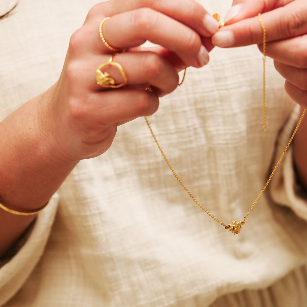 Short necklace Beekeeper (18k gold)