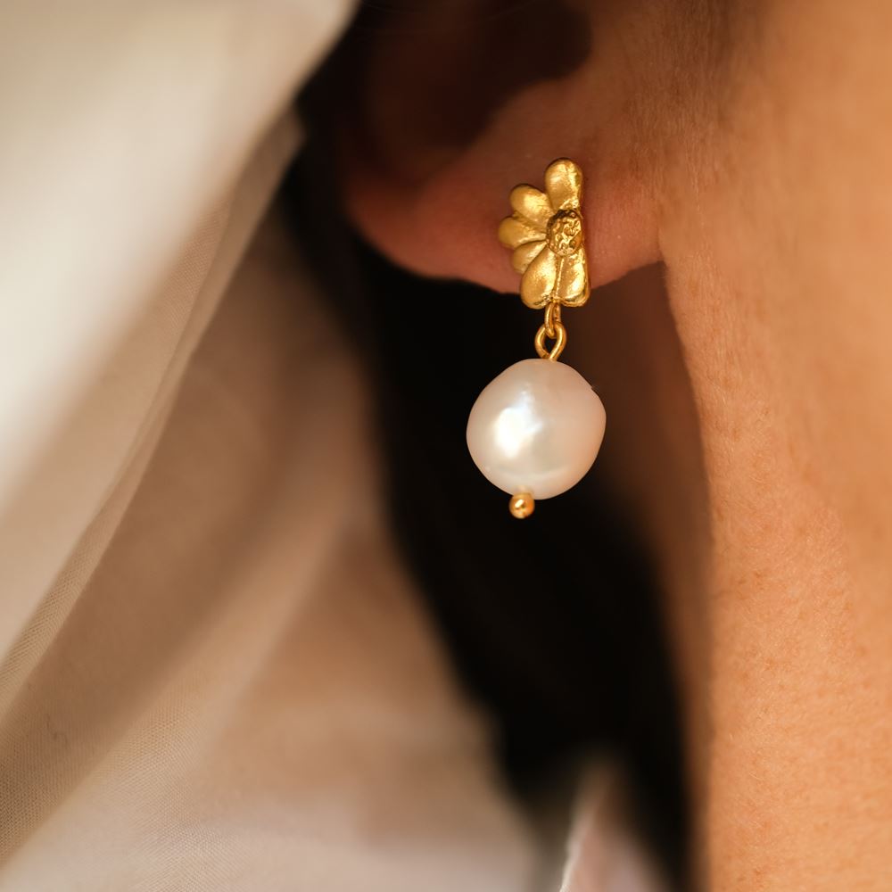 Boucles d'oreilles Camélia (plaqué or)