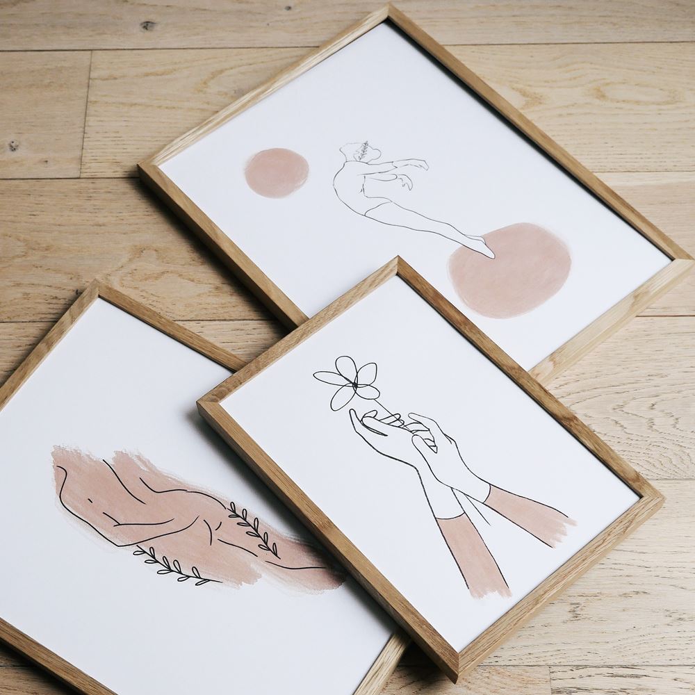Trio van illustraties "Vrouwelijkheid"